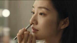 Leia mais sobre o artigo Dicas para maquiagem duradoura em festas: 12 truques que funcionam